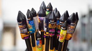 Schluss mit Raketen und Böllern: Das könnte beim übernächsten Jahreswechsel innerhalb des Berliner S-Bahn-Rings gelten.