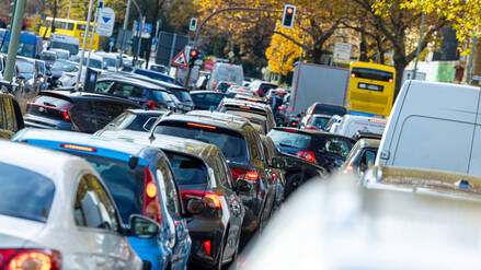 Stau auf dem Kurfürstendamm in Berlin