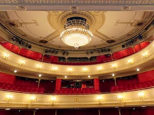 Blick in den leeren Saal im Deutschen Theater in Berlin.