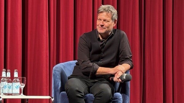 Einst Kanzlerkandidat, jetzt Filmheld. Robert Habeck bei der Premiere der Dokumentation „Jetzt. Wohin.“ im Delphi-Filmpalast in Berlin.