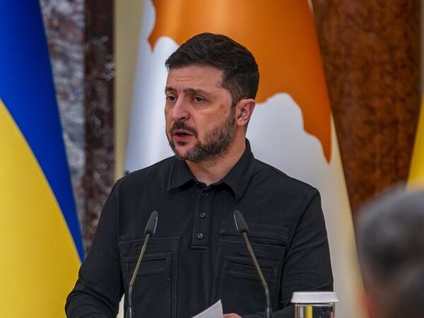04.12.2025, Ukraine, Kiew: Der ukrainische Präsident Wolodymyr Selenskyj nimmt an einer gemeinsamen Pressekonferenz mit dem zypriotischen Präsidenten teil.