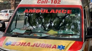 Ein indischer Krankenwagen steht an einem Straßenrand. (Symbolbild)