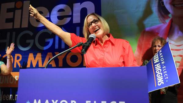Eileen Higgins hat die Bürgermeisterwahlen in Miami gewonnen.