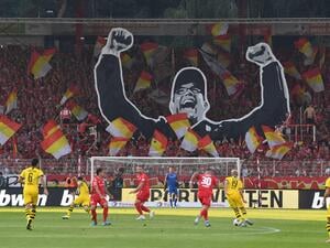 Die Herzen der Union-Fans eroberte Fischer im Sturm. Nach dem Aufstieg in die Bundesliga widmeten sie ihm diese imposante Choreo.