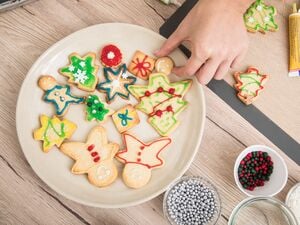 ILLUSTRATION - Lieber hellgelb statt dunkelbraun: In Lebensmitteln entsteht Acrylamid als Nebenprodukt bei der Bräunungsreaktion. (zu dpa: «Ohne Acrylamid: Goldgelbe Kekse sind die besten») Foto: Christin Klose/dpa-tmn - Honorarfrei nur für Bezieher des dpa-Themendienstes +++ dpa-Themendienst +++