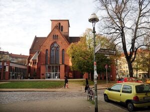 Die Genezarethkirche am Herrfurthplatz im Neuköllner Schillerkiez.