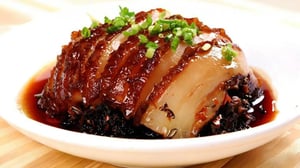 Schweinebauch im Restaurant Chuan Garden in Mitte.