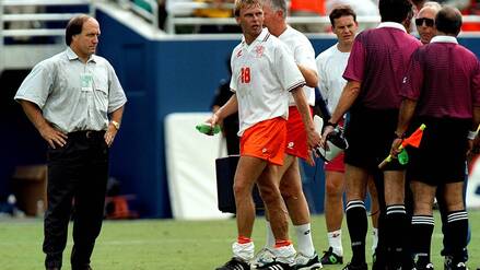 Vor der Haartransplantation. Dick Advocaat (links) war schon 1994, bei der ersten WM in den USA, als Nationaltrainer dabei.