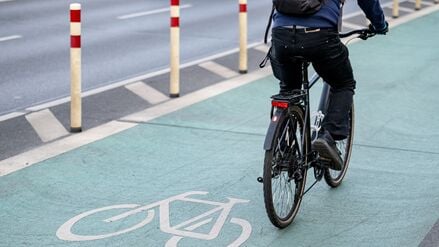 In Berlin sind im laufenden Jahr neue Radwege mit einer Gesamtlänge von rund 20,5 Kilometern entstanden. (Archivbild)