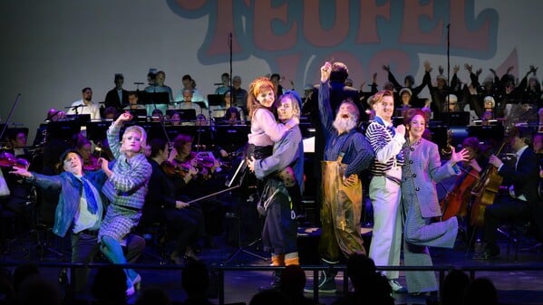 Szene aus „In Frisco ist der Teufel los“ von Guido Masanetz an der Komischen Oper Berlin.