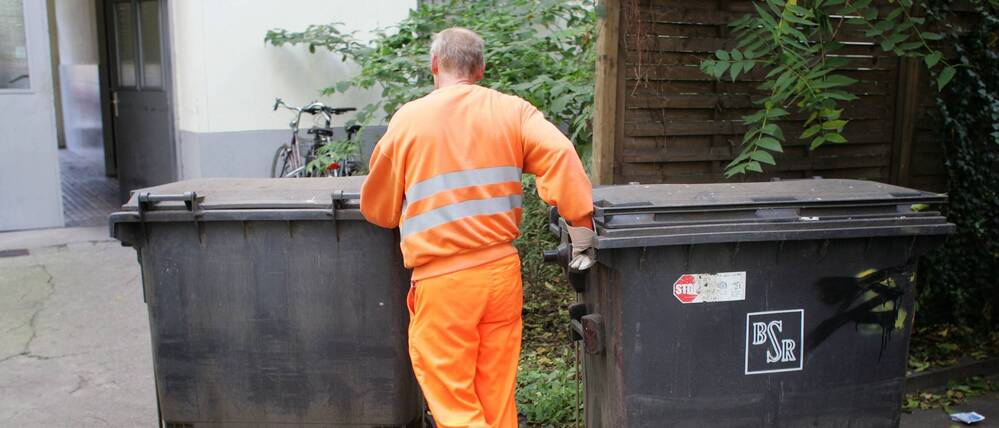 Ein Mitarbeiter der BSR im Dienst. (Symbolbild)