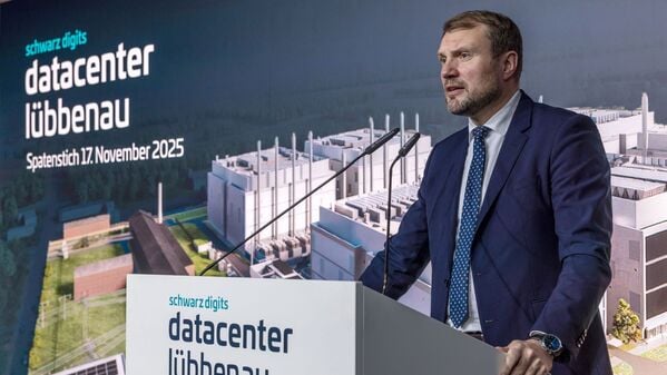 Brandenburgs Wirtschaftsminister Daniel Keller (SPD) zeigt sich trotz der Wirtschaftskrise zuversichtlich für das nächste Jahr (Archivbild).