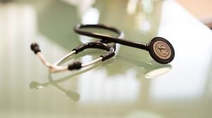 Die Suche nach einem freien Arzttermin gestaltet sich oft schwierig: Besetztzeichen und lange Wartezeiten sind keine Seltenheit.