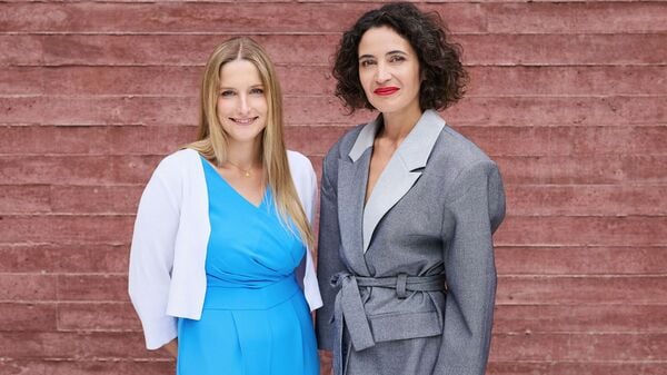 Josephine Ballon (l) und Anna-Lena von Hodenberg (r), Geschäftsführerinnen der Organisation HateAid.