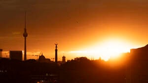 Majestätischer Sonnenaufgang über Berlin.