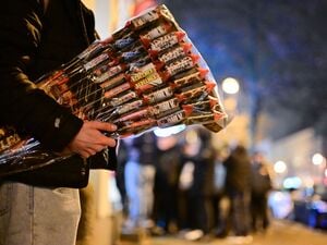 Seit dem frühen Morgen und bis einschließlich Mittwoch darf in Deutschland Silvesterfeuerwerk verkauft werden.
