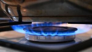 Bei Gas- und Strompreisen zeichnet sich für das neue Jahr Entlastung für die Verbraucher ab. (Archivbild)