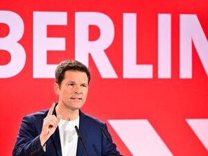 Berlins SPD-Spitzenkandidat Steffen Krach fordert eine schnelle Klärung zum Thema Böllerverbot in den Ländern. (Archivbild)