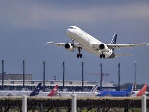 Am Flughafen BER sind die Passagierzahlen 2025 auf 26 Millionen leicht gestiegen. (Archivfoto)