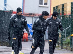 Stürmischer Neubeginn. Danilho Doekhi, Woo-yeong Jeong und Diogo Leite (von links nach rechts) am Freitag auf dem Weg zum ersten Training des Jahres.