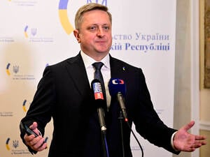 Archivbild: Vasyl Zvarych, der Botschafter der Ukraine in der Tschechischen Republik, gibt am 2. Juli 2024 in Prag seine ersten Kommentare gegenüber Medienvertretern ab.