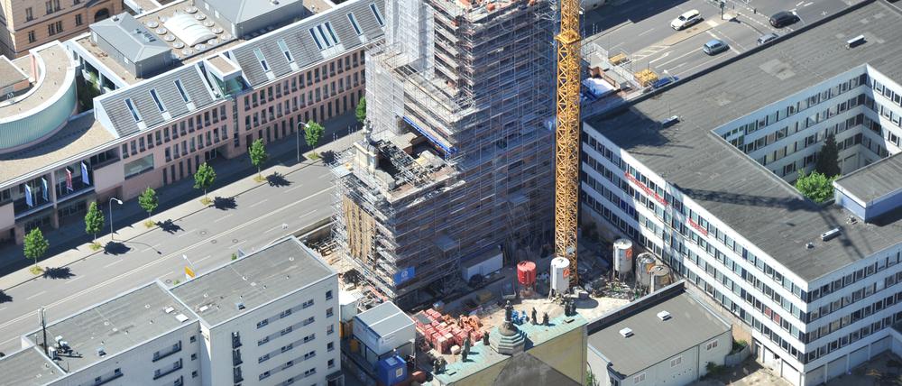 Luftbild vom 09.06.2021, Potsdam Turmbau Garnisionkirche , Breite Straße Ecke Dortu-Straße 