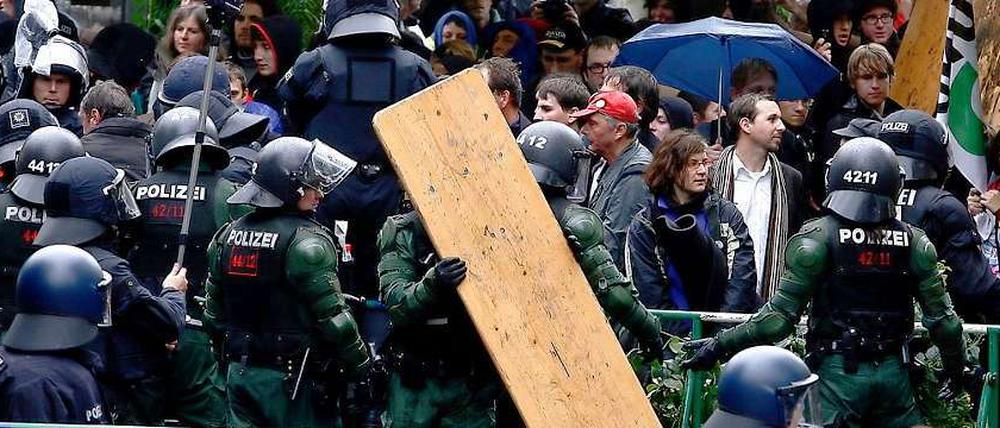 Innenminister Rech (CDU) machte die Stuttgart-21-Gegner für die Eskalation der Gewalt während der eigentlich als Schülerdemonstration gemeldeten Prostestveranstaltung verantwortlich.