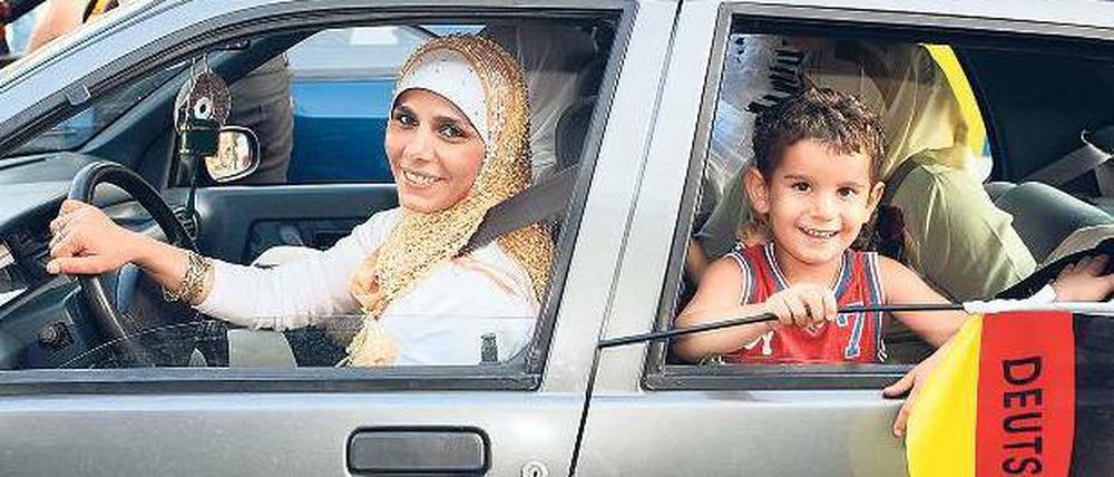 Dazugehören. Der neue Zusammenhalt, der bei der WM 2006 zelebriert wurde, ist im Alltag nicht selbstverständlich. Foto: Caro/Hechtenberg