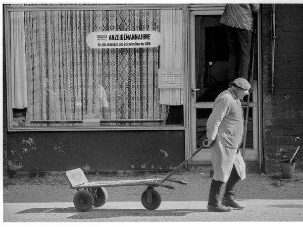 In insgesamt 250 Fotografien hielt Eberhard Thonfeld ab 1977 das Leben im Holländischen Viertel fest.