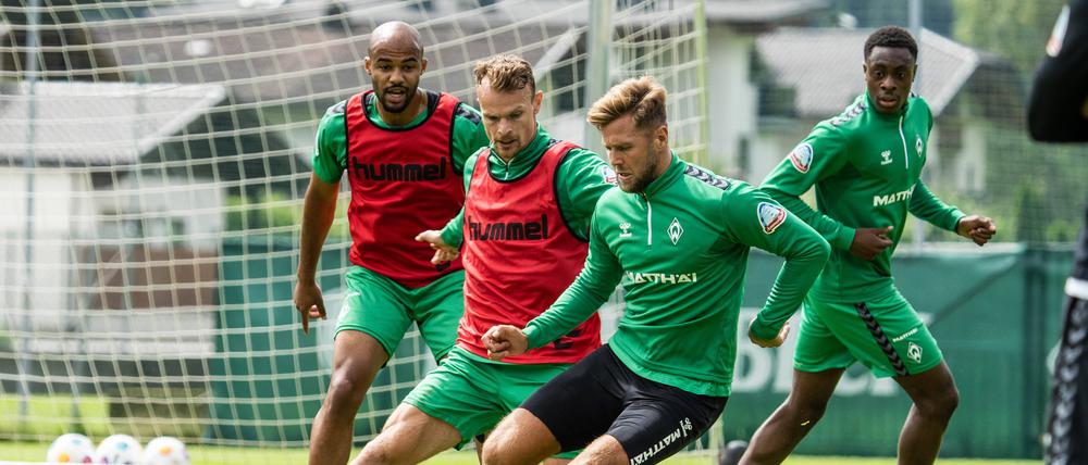 Werder Bremen hofft weiterhin auf den Verbleib ihres Topstürmers Niclas Füllkrug. 