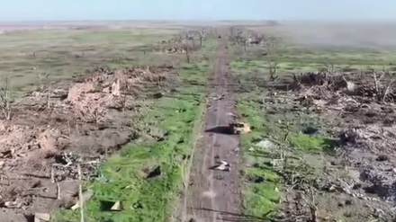 Die Videosequenz zeigt das völlig zerstörte Dorf Robotyne.