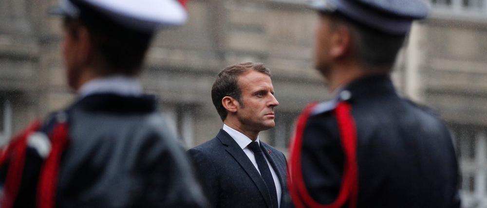 Frankreichs Präsident Emmanuel Macron (46) in Sorgen aufgrund der Sicherheitslage während Olympia.