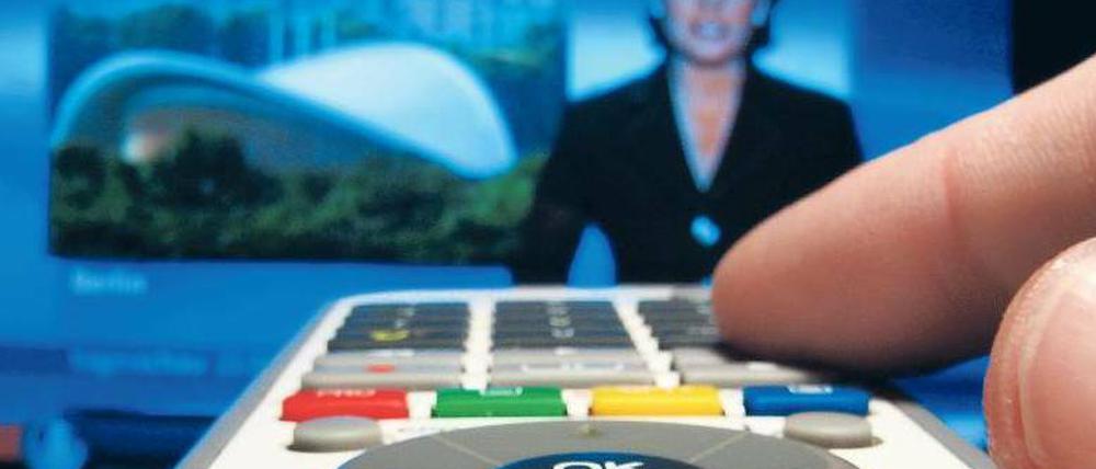 Und nun, die „Tagesschau“. Die öffentlich-rechtlichen Sender wollen nicht mehr dafür zahlen, dass Kabel Deutschland beispielsweise ihre Programme einspeist. Die Grundversorgung 18 Millionen deutscher TV-Haushalte steht infrage. Es muss neu verhandelt werden. Foto: dpa