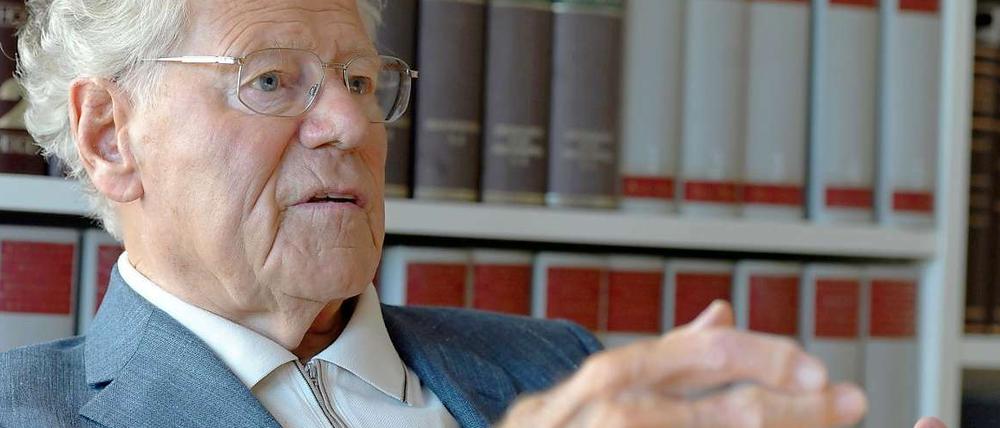 Der Theologe Hans Küng beklagt Fortschrittsfeindlichkeit in der katholischen Kirche.