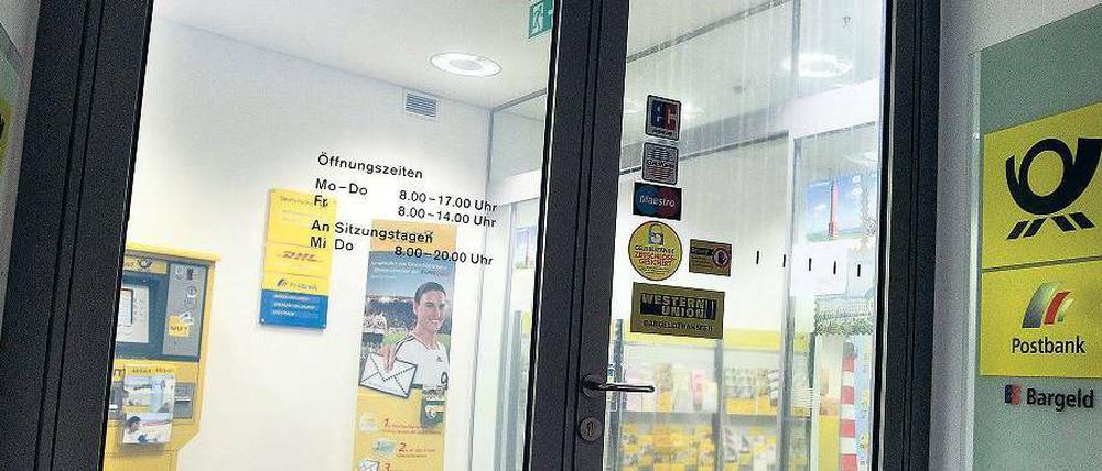 Tatort Bundestag: Der 43-jährige Leiter der Postfiliale im Marie-Elisabeth-Lüders-Haus wirtschaftete laut Staatsanwaltschaft jahrelang in die eigene Tasche.