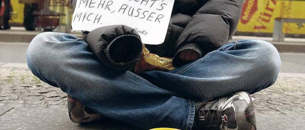 Auf sich selbst gestellt. Obdachlose haben zurzeit noch weniger Aussicht auf Hilfe. Die Unterkünfte sind überfüllt. Foto: dpa/Burgi