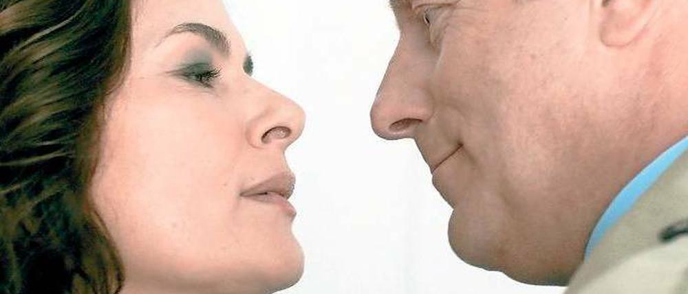 Mein Mann weiß Bescheid. Heike (Barbara Auer) und Peter (Heino Ferch), der beste Freund ihres Gatten, haben in dem TV-Moraldrama eine leidenschaftliche Affäre. Foto: SWR