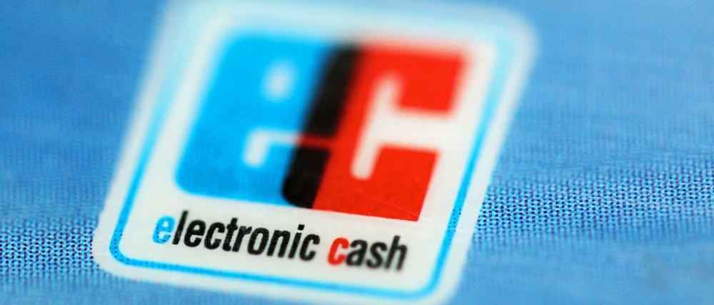 Das Zahlen mit EC-Karte und PIN ist für den Handel sicherer, aber auch teuerer als ein normales Lastschriftverfahren.