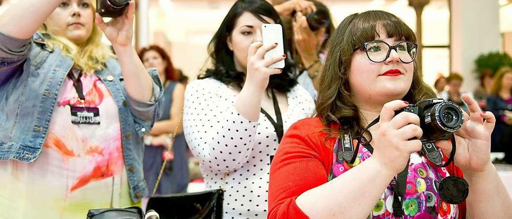 Modeblogger strömen zur ersten Berliner Modemesse für große Größen "Curvy is sexy".