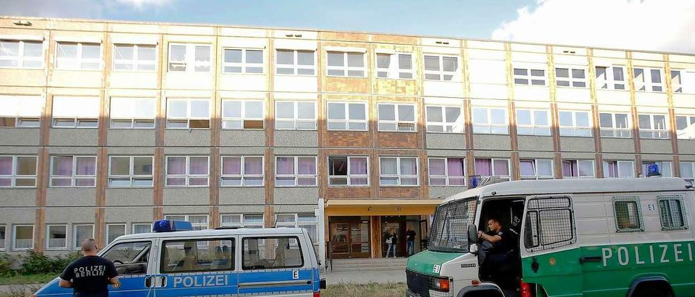 Stätte der Angst. Vor einer Woche wurde Karim H. in das umstrittene Heim in Hellersdorf gebracht und floh aus Angst wieder.