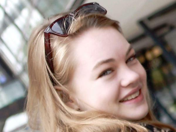 Die Autorin Nora Tschepe-Wiesinger ist freie Mitarbeiterin des Tagesspiegel und des Zehlendorf Blog, dem Online-Magazin aus dem Südwesten. Sie studiert zurzeit in Hannover.