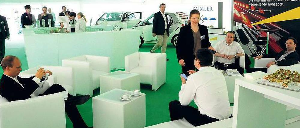 Relaxen im Showzelt des Tagesspiegel eMobility Summits.