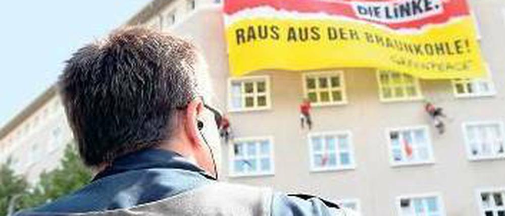 Aufs Dach gestiegen. Die Linkspartei hat ungebetene Gäste.
