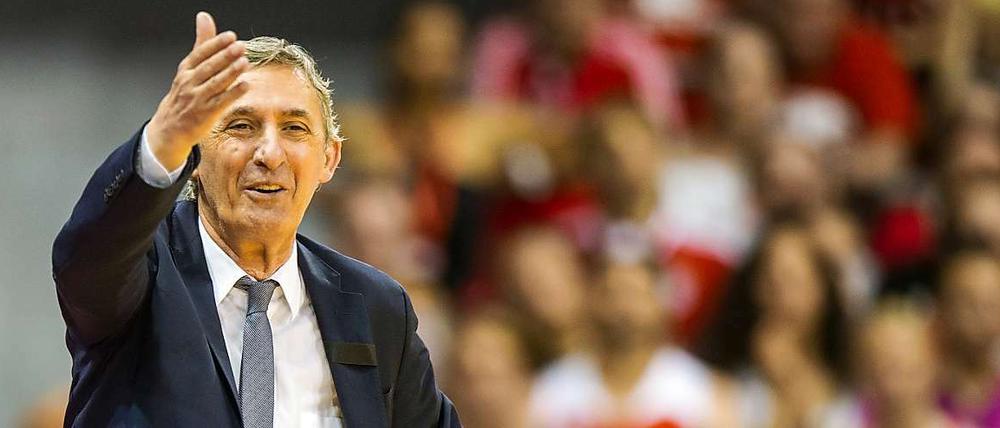 Was soll das? Svetislav Pesic kann sich mit seiner Kritik nicht mehr zurückhalten.