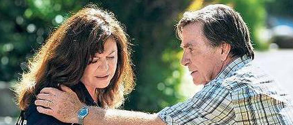 Henriette (Gundi Ellert) und ihr Mann Bene (Elmar Wepper).