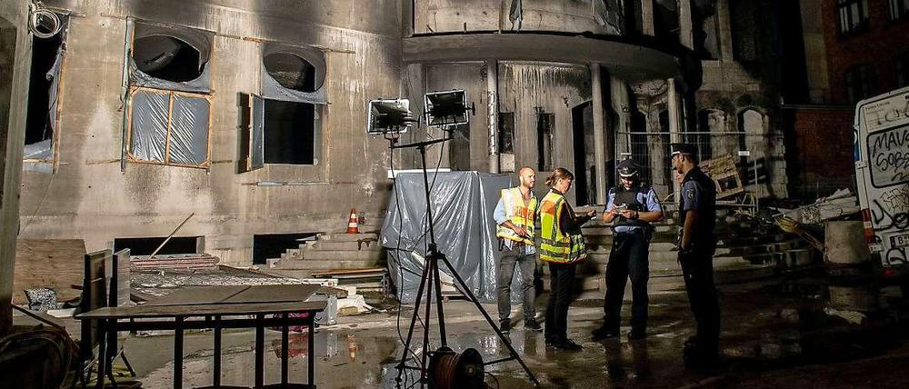 Die Mevlana-Moschee in Kreuzberg in der Nacht zum Dienstag.