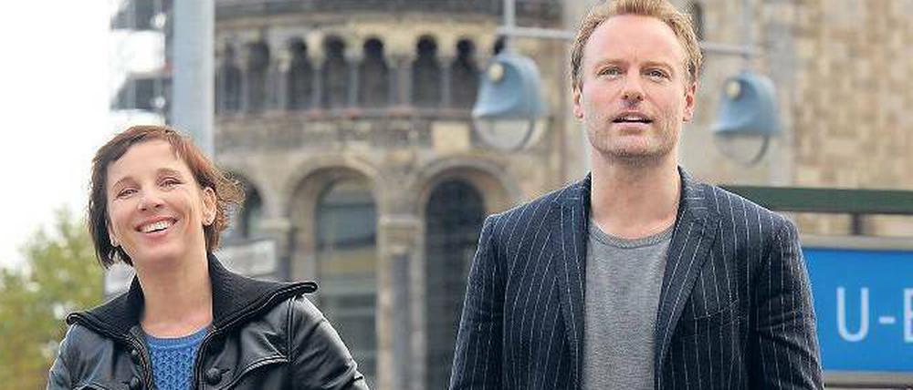 Die Kommissare, die Stadt und der Tod. Meret Becker ist als Nina Rubin die Chefin im neuen RBB-„Tatort“-Team. Ihr Kollege Robert Karow, gespielt von Mark Waschke, ist blitzgescheit, aber eher ein Eigenbrötler. Die Auftaktfolge „Das Muli“ kommt am 22. März 2015 ins Fernsehen. Foto: dpa