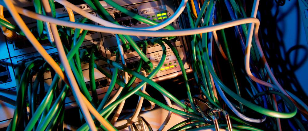 Kabel in einem Serverschrank