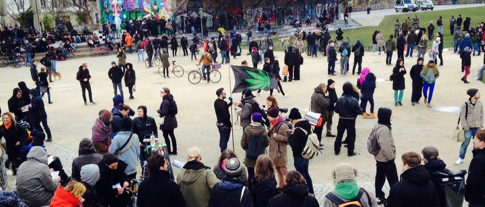 Teilnehmer des Kiff-in im Görlitzer Park.