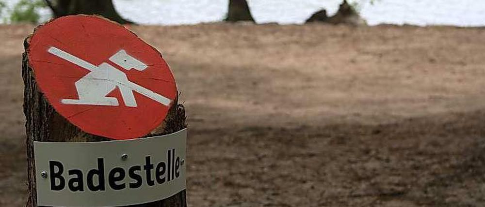 Bald ein Bild der Vergangenheit: Ab dem 15. Mai 2015 war das Hundeverbot am Schlachtensee und der Krummen Lanke in Kraft getreten. Dann hatte das Verwaltungsgericht das Verbot im Dezember gekippt. Nun ist das Verbot rechtskräftig